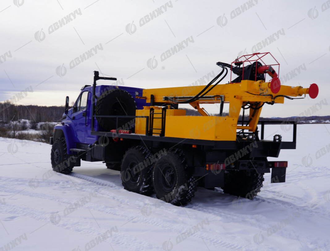 Буровая установка АЗА на шасси Урал NEXT 5557-72 со спальным местом