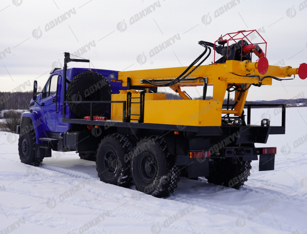 Буровая установка АЗА на шасси Урал NEXT 5557-72 со спальным местом
