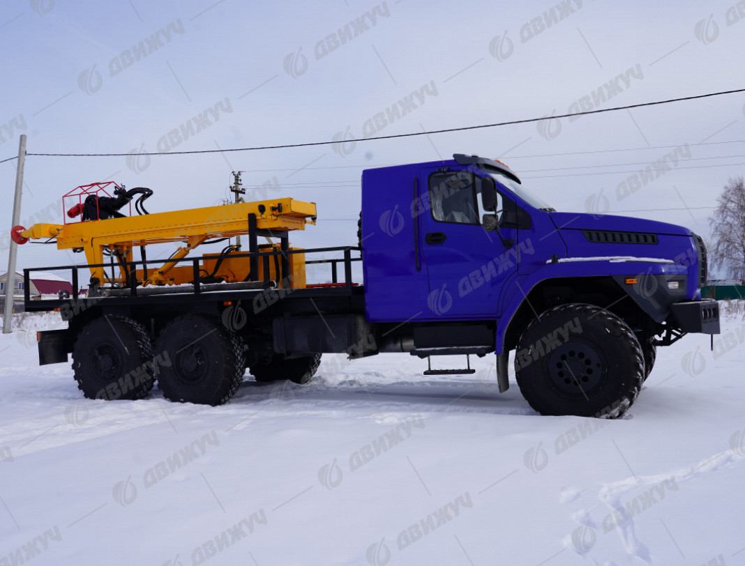 Буровая установка АЗА на шасси Урал NEXT 5557-72 со спальным местом