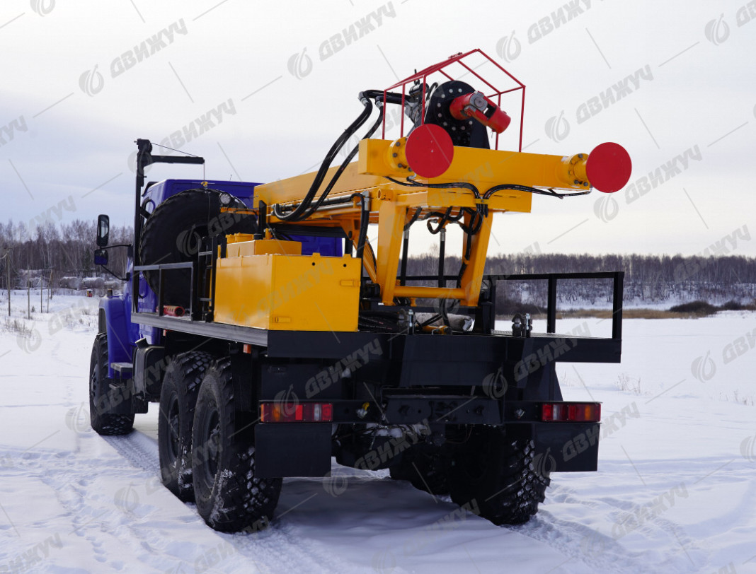 Буровая установка АЗА на шасси Урал NEXT 5557-72 со спальным местом