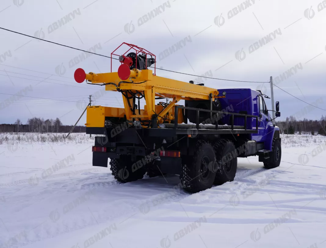Буровая установка АЗА на шасси Урал NEXT 5557-72 со спальным местом