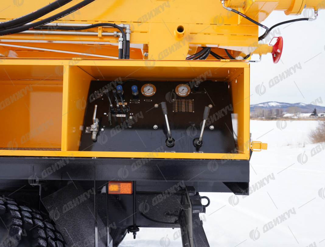 Буровая установка АЗА на шасси Урал NEXT 5557-72 со спальным местом