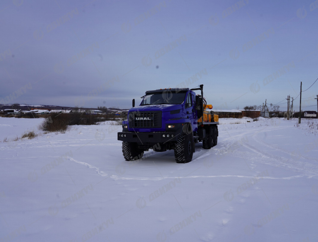 Буровая установка АЗА на шасси Урал NEXT 5557-72 со спальным местом