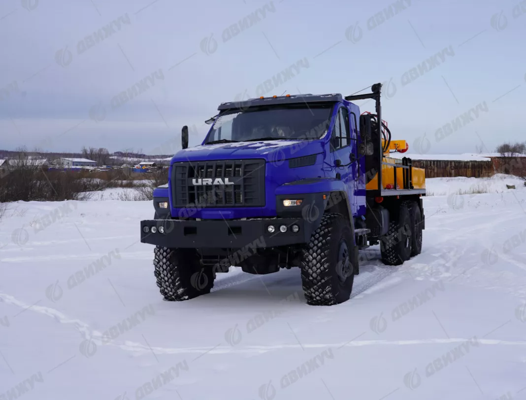 Буровая установка АЗА на шасси Урал NEXT 5557-72 со спальным местом