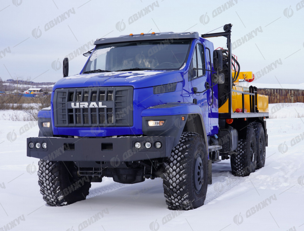 Буровая установка АЗА на шасси Урал NEXT 5557-72 со спальным местом