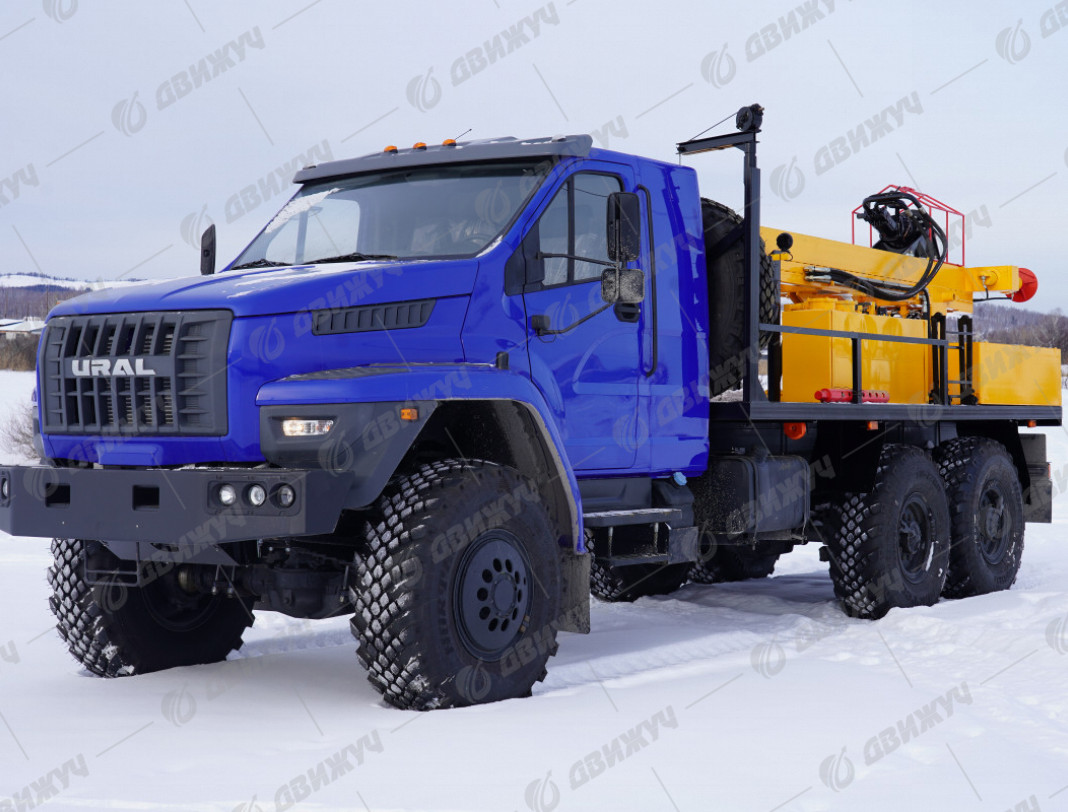 Буровая установка АЗА на шасси Урал NEXT 5557-72 со спальным местом