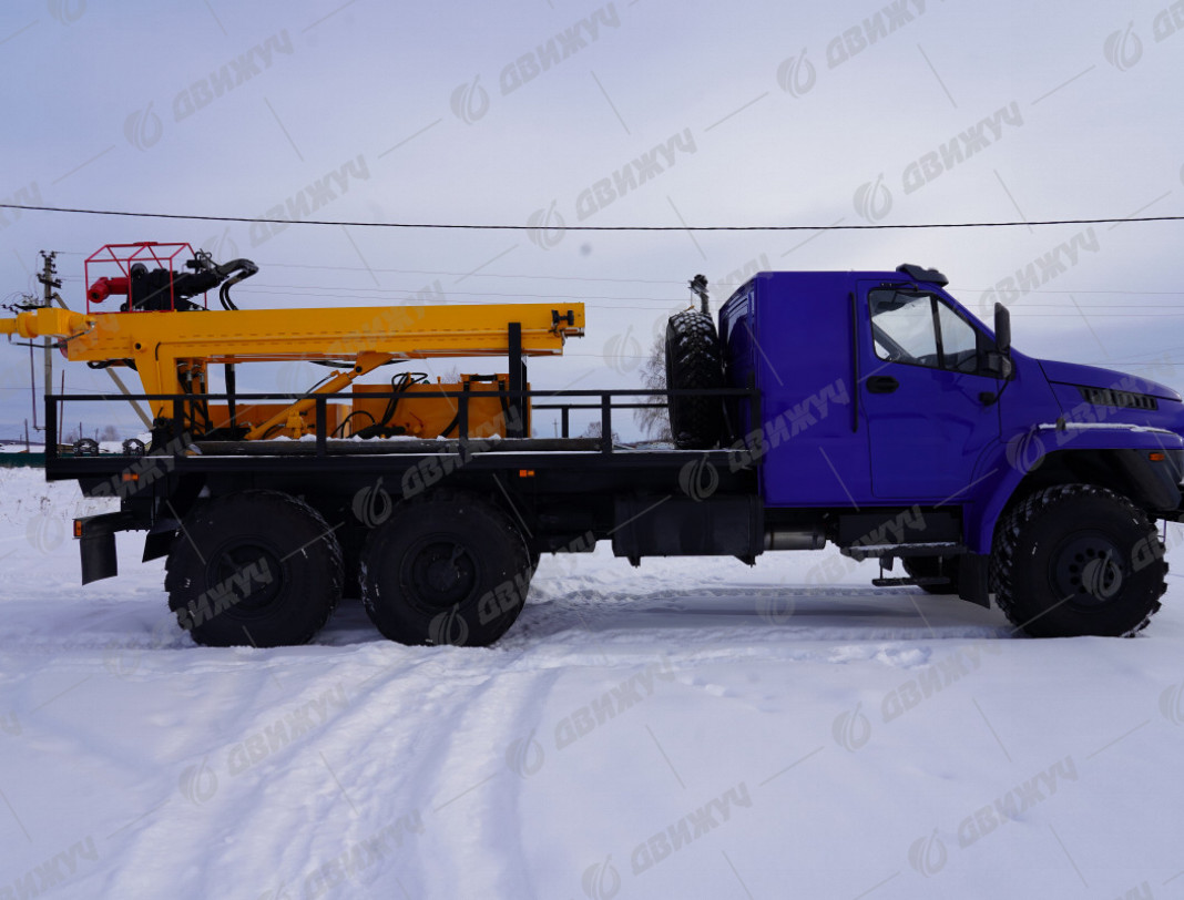 Буровая установка АЗА на шасси Урал NEXT 5557-72 со спальным местом