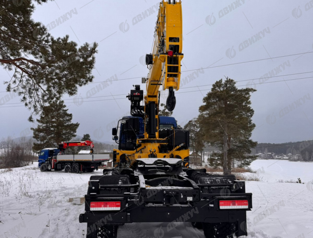 Седельный тягач КАМАЗ 43118-3090-76 (RR) с КМУ HYVA HST8E4