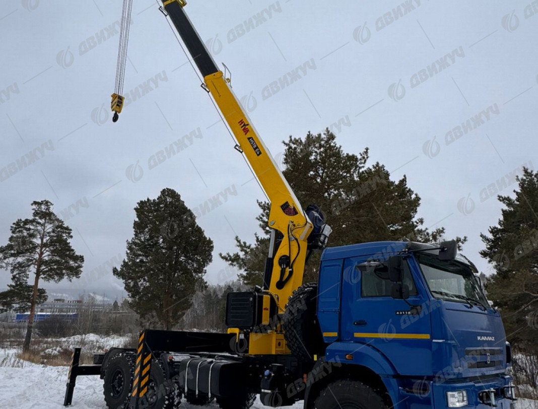 Седельный тягач КАМАЗ 43118-3090-76 (RR) с КМУ HYVA HST8E4
