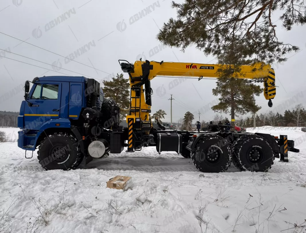 Седельный тягач КАМАЗ 43118-3090-76 (RR) с КМУ HYVA HST8E4