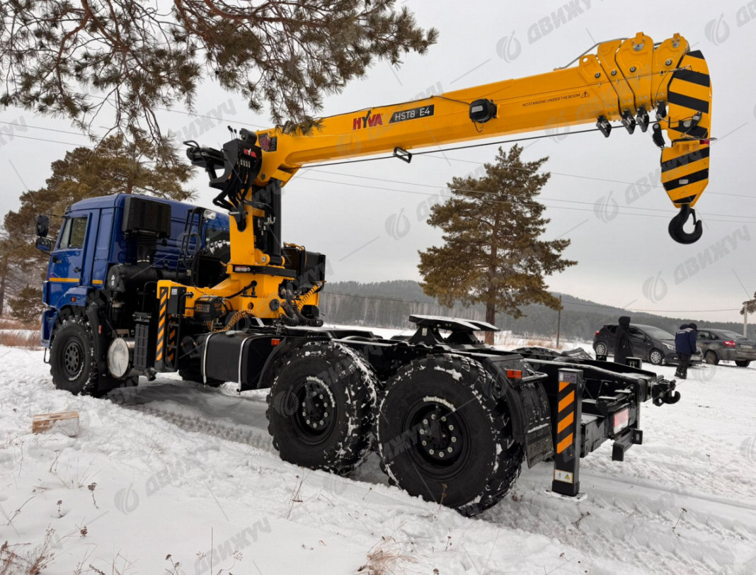 Седельный тягач КАМАЗ 43118-3090-76 (RR) с КМУ HYVA HST8E4