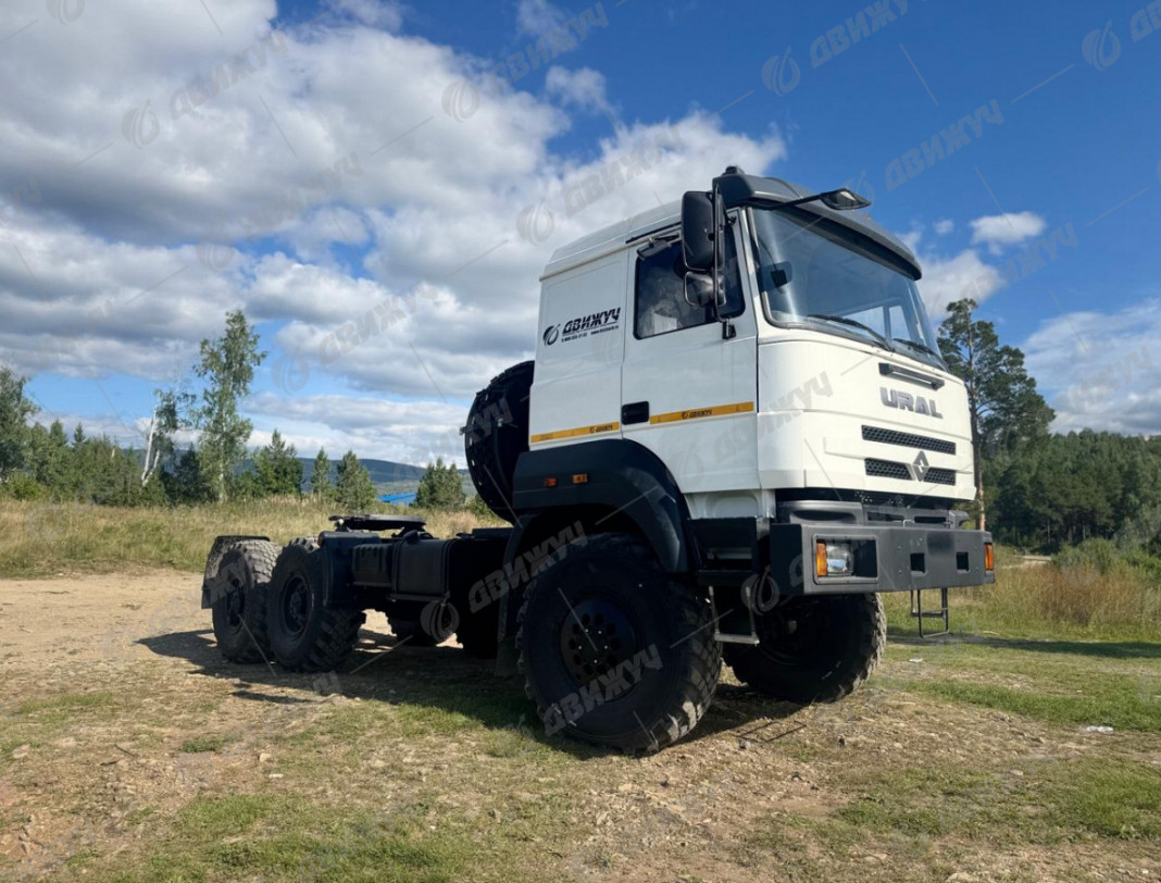 Седельный тягач Урал 44202-3511-82 (обновленная кабина)