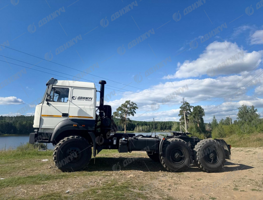 Седельный тягач Урал 44202-3511-82 (обновленная кабина)
