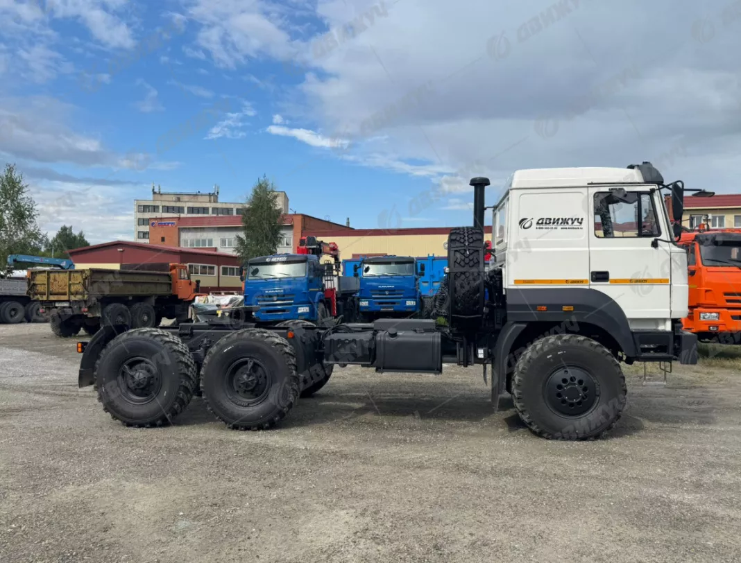Седельный тягач Урал 44202-3511-82 (обновленная кабина)