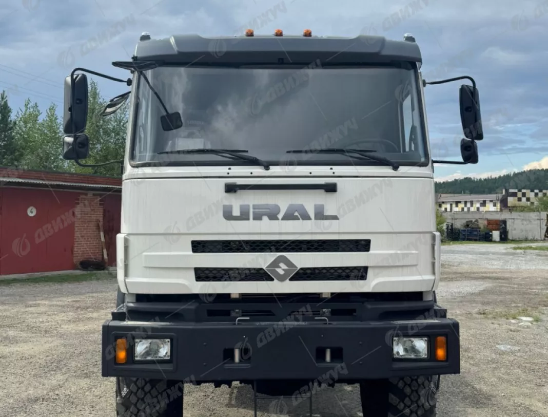 Седельный тягач Урал 44202-3511-82 (обновленная кабина)