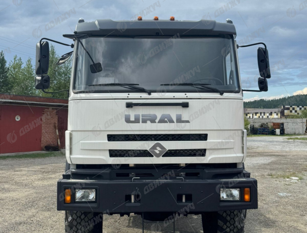Седельный тягач Урал 44202-3511-82 (обновленная кабина)