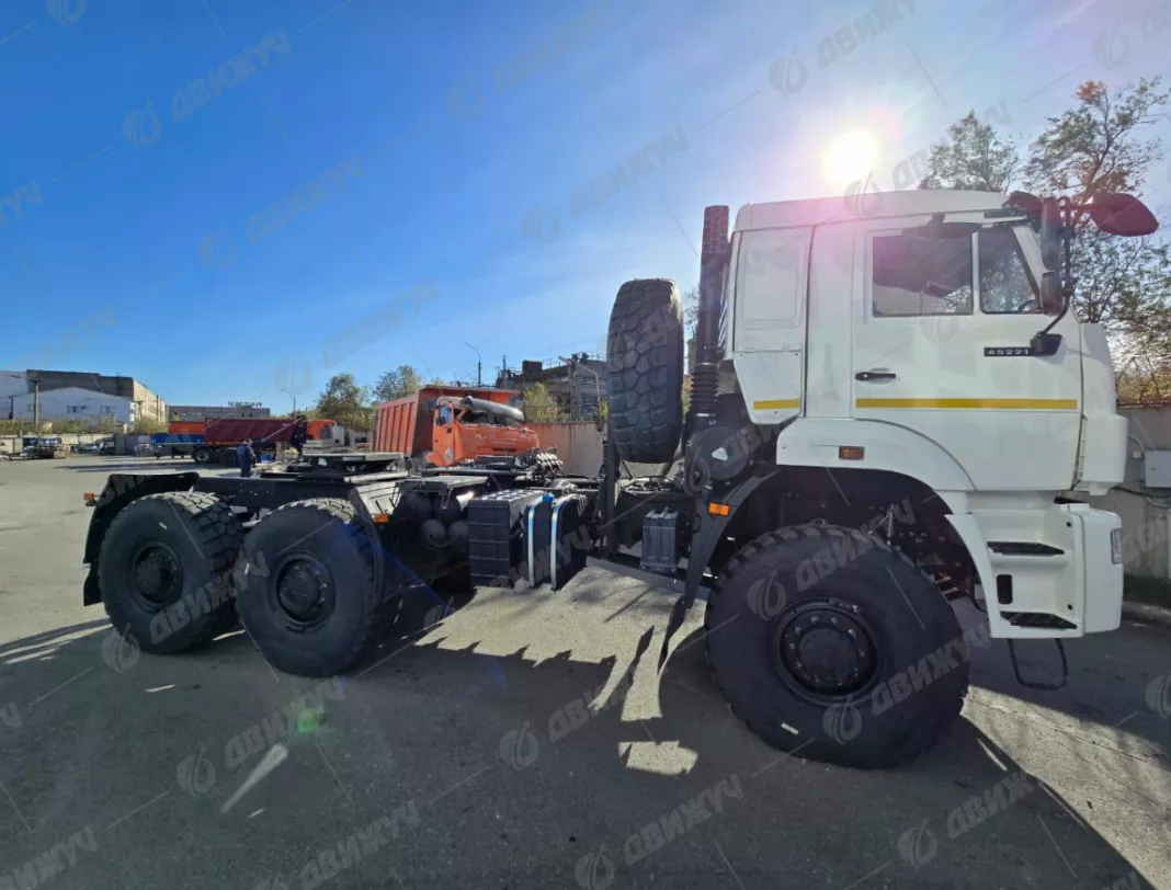 Седельный тягач КАМАЗ 65221-26020-53