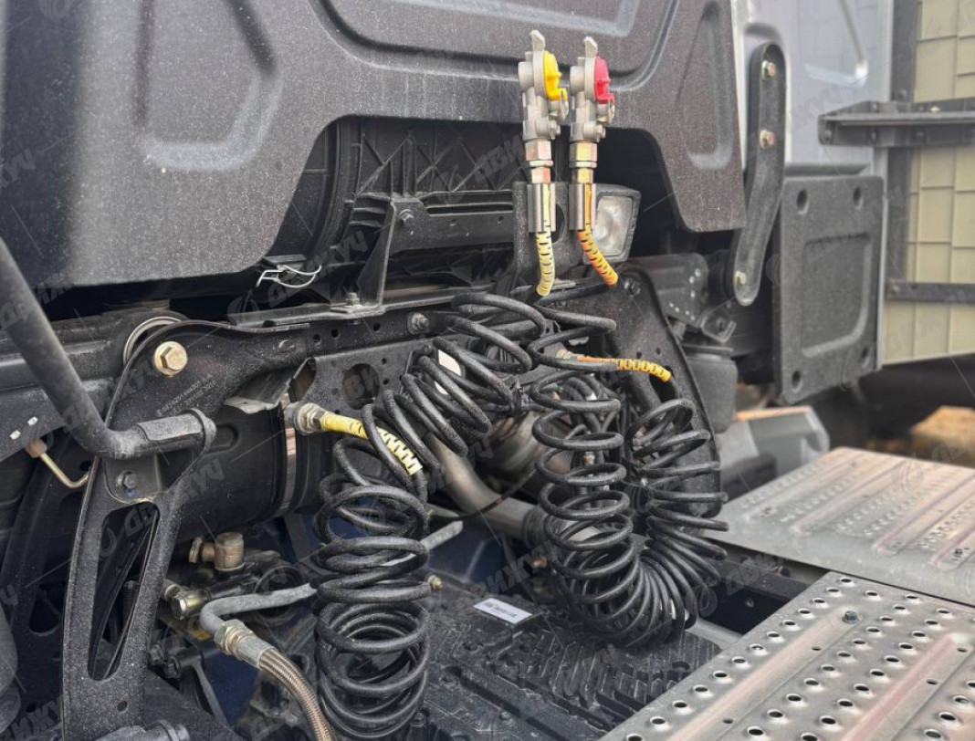 Тягач Shacman X6000 4х2 (SX4188YY381)