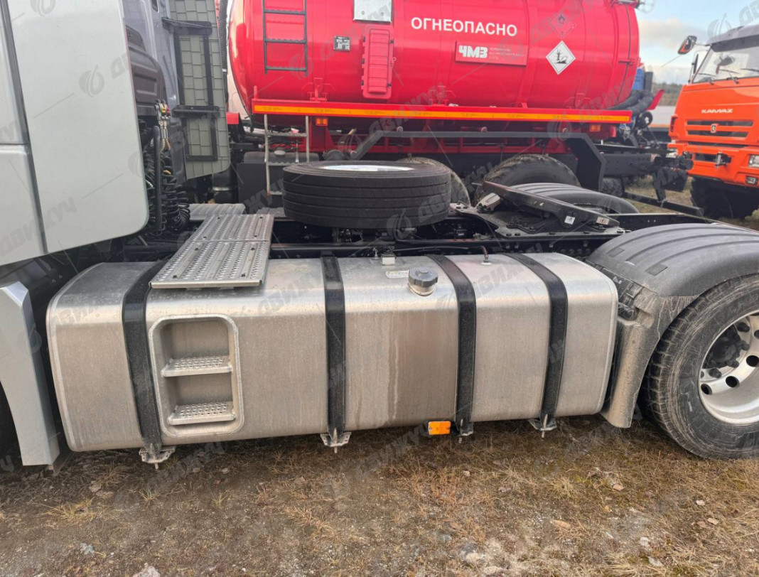 Тягач Shacman X6000 4х2 (SX4188YY381)