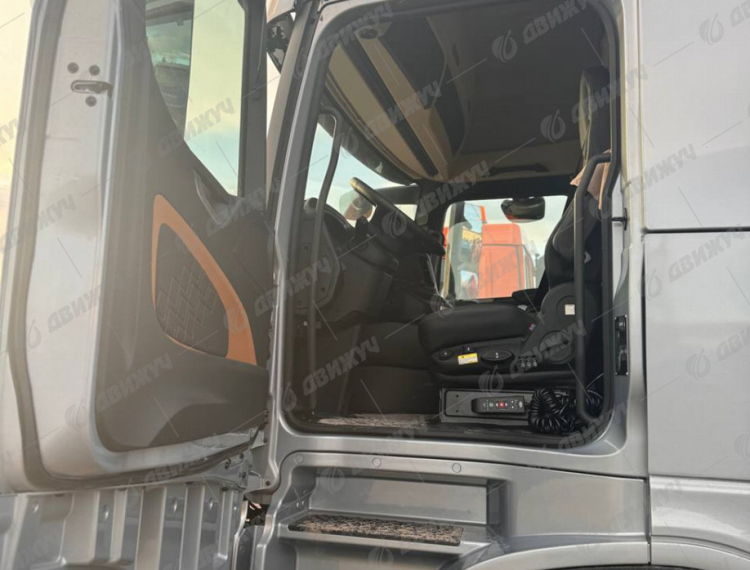 Тягач Shacman X6000 4х2 (SX4188YY381)