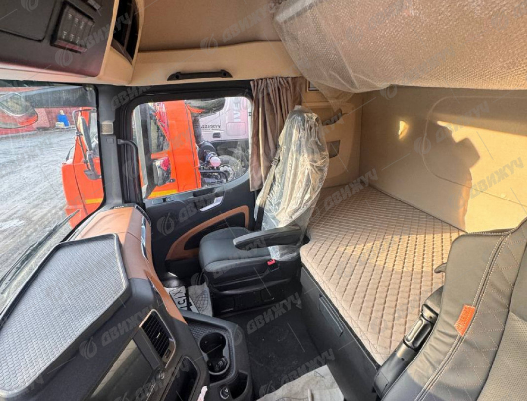 Тягач Shacman X6000 4х2 (SX4188YY381)