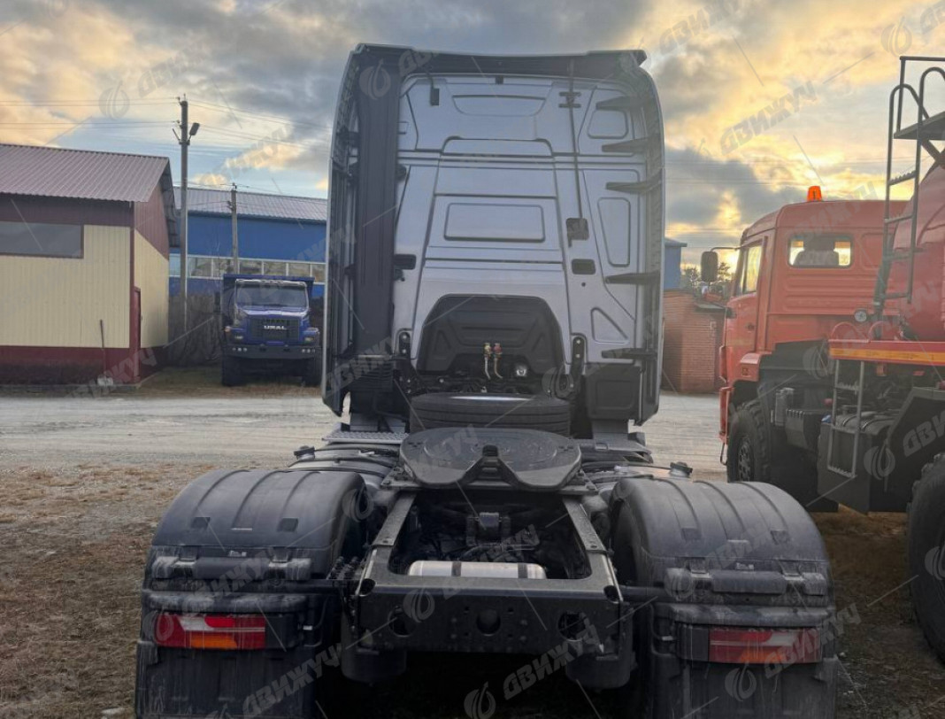 Тягач Shacman X6000 4х2 (SX4188YY381)