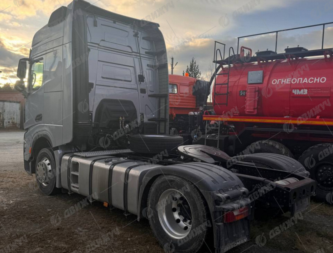 Тягач Shacman X6000 4х2 (SX4188YY381)