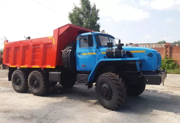 Самосвал Урал (капотный с задней разгрузкой) 55571-0121-60Е5Ф18