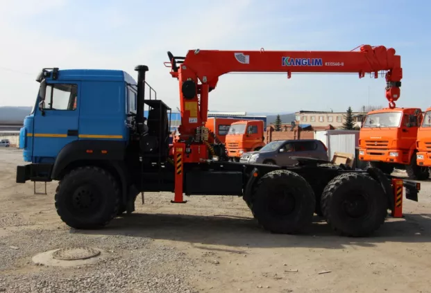 Седельный тягач Урал 44202-3511-82 с КМУ Kanglim 1256G-2