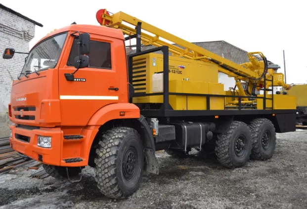 Буровая установка УРБ 2А2 на шасси КАМАЗ 43118-50 с компрессором КВ-12/12С