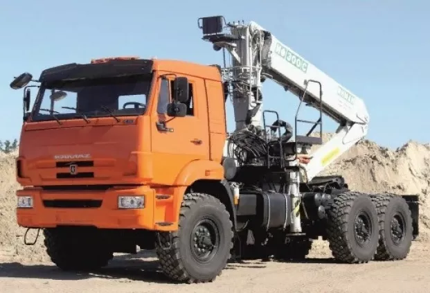 Седельный тягач на шасси КАМАЗ 43118 с КМУ ИФ-300