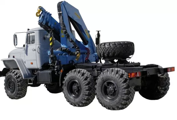 Седельный тягач Урал 5557-60 с КМУ ИМ-150