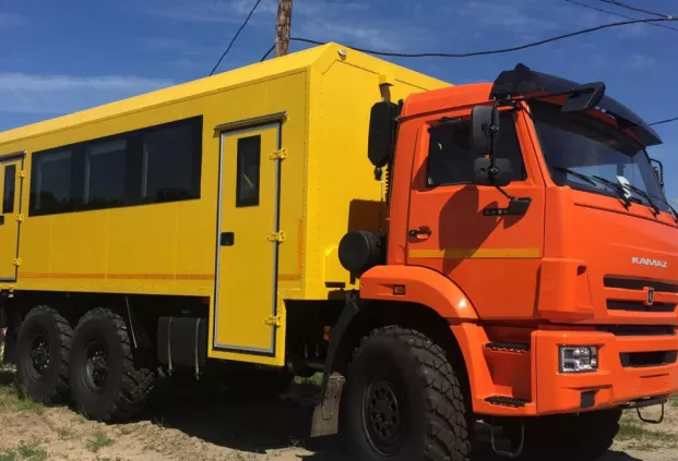 Вахтовый автобус на шасси КАМАЗ 43118-50 (28 мест)