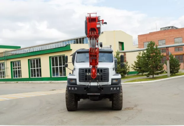 Автокран Челябинец КС-55732-28 на шасси Урал Next 