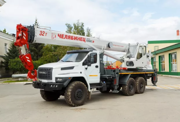 Автокран Челябинец КС-55733-26 на шасси Урал Next 