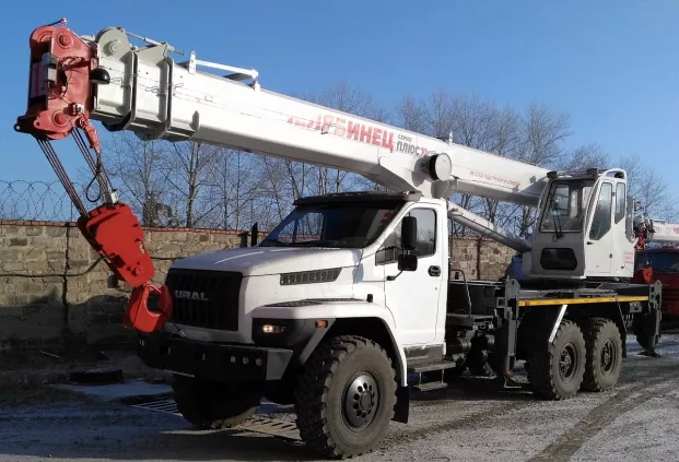 Автокран Челябинец КС-55733-33 на шасси Урал Next 