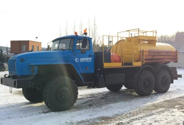  Агрегат кислотной обработки скважин СИН-32 на шасси УРАЛ 4320-72 (32 Мпа, диаметр плунжера 125)
