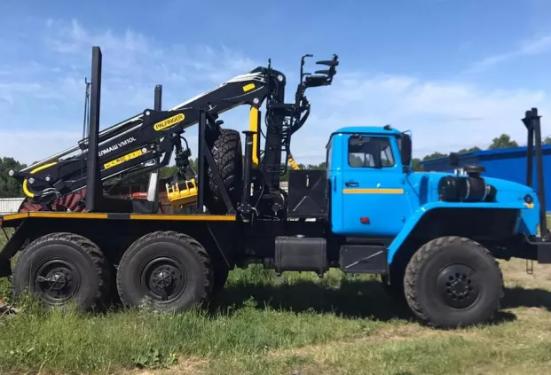 Лесовоз Урал 55571-1112-72 с манипулятором ГМУ ВЕЛМАШ VC8L74