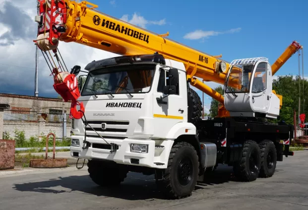 Автокран Ивановец  35714К-2-10 на шасси КАМАЗ-43118