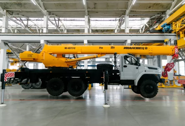 АВТОКРАН ИВАНОВЕЦ КС-45717-2М на шасси УРАЛ-4320 Next (стрела 24 м)