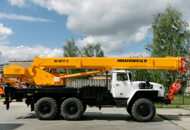 АВТОКРАН ИВАНОВЕЦ КС-45717-3В на шасси УРАЛ-5557