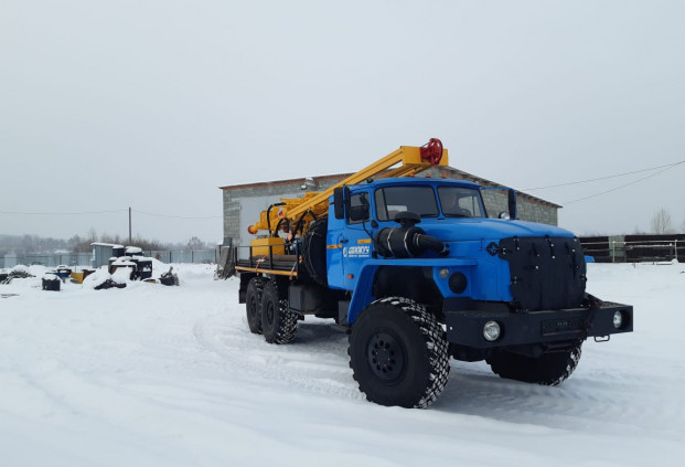 Буровая установка УРБ 2А2 на шасси Урал 4320-60 (с насосом, с компрессором)