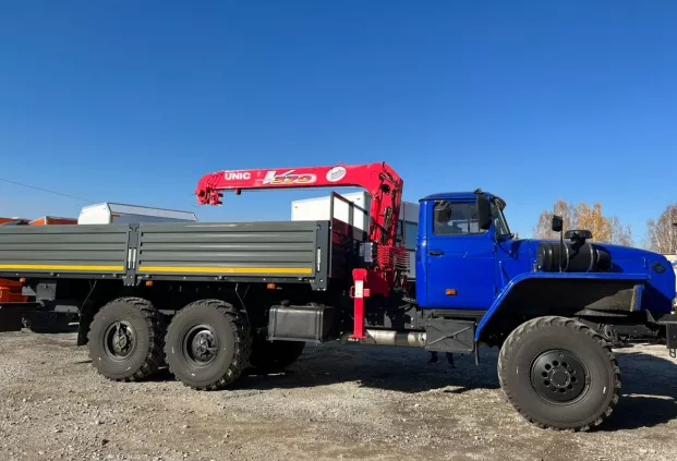 Бортовой на шасси Урал 4320 с КМУ Unic