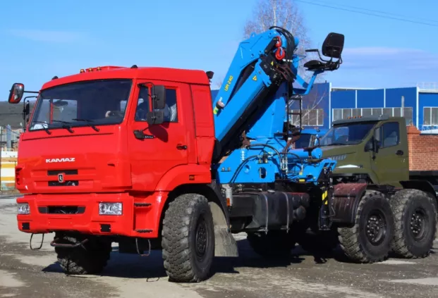 Седельный тягач КАМАЗ 43118-3078-50 с КМУ ИМ-240