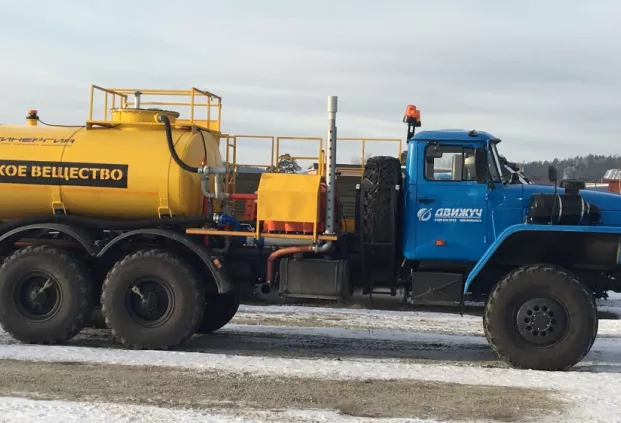  Агрегат кислотной обработки скважин СИН-32 на шасси УРАЛ 4320-60 (32 Мпа, диаметр плунжера 125 )