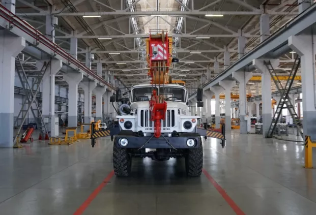 Автокран Ивановец КС-35714 на шасси УРАЛ-5557