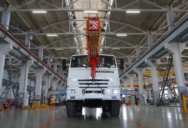 Автокран Ивановец КС-45717К-3 на шасси КАМАЗ-43118