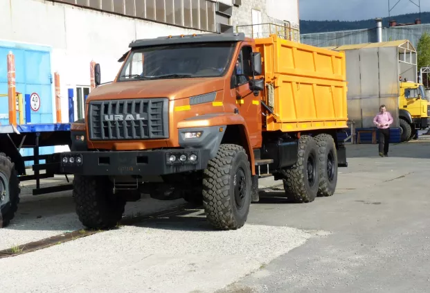 Самосвал-зерновоз Урал Next 5557