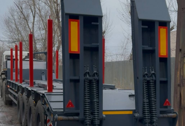 Полуприцеп-тяжеловоз ЧМЗАП 99903-0000041-КУ4 высокорамный