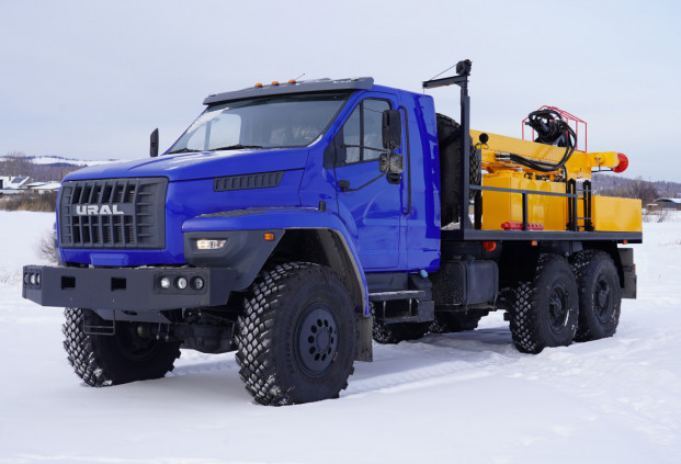 Буровая установка АЗА на шасси Урал NEXT 5557-72 со спальным местом